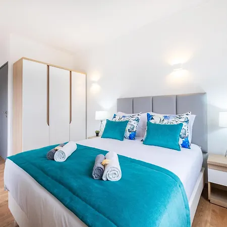 Villa Villa In Portimao With Pool Near Beaches *