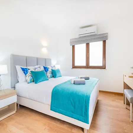 Villa In Portimao With Pool Near Beaches * Portimao